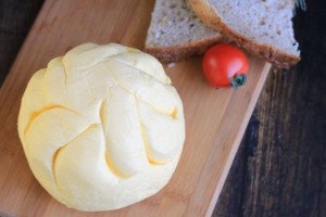 Как се прави домашно масло от кисело мляко?