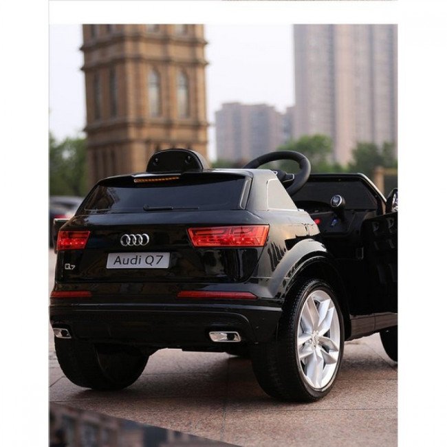 Акумулаторен джип Audi Q7 Акумулаторен джип Audi Q7