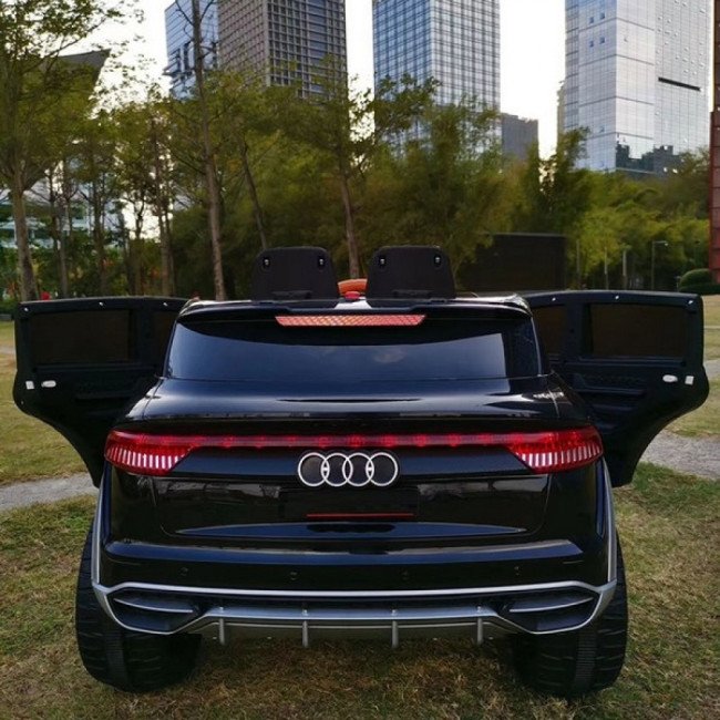 Акумулаторен джип Audi Q8